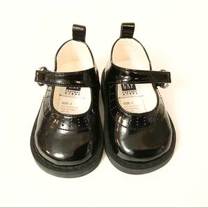 BABY GAP Size 2 Black Patent Leather Shoes